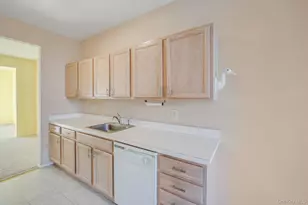 11 Cranberry Cir, Medford, NY 11763 - Photo 16