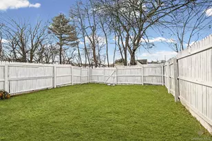 55 Cherry St, Central Islip, NY 11722 - Photo 22