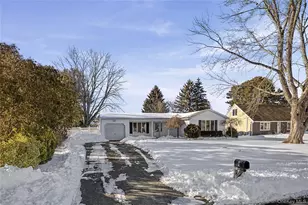 18 Woodbrook Dr, Ridge, NY 11961 - Photo 4