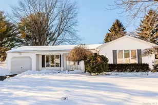 18 Woodbrook Dr, Ridge, NY 11961 - Photo 2