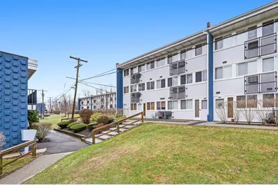 2 Wyndover Woods Lane #18, White Plains, NY 10603 - Photo 2