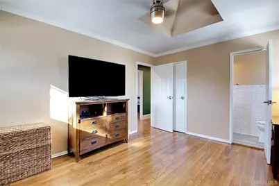 192 Park Avenue, New Hyde Park, NY 11040 - Photo 14