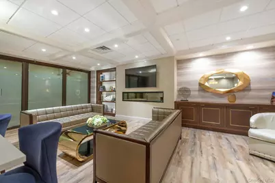 271-10 Grand Central Pkwy #27 Y, Floral Park, NY 11005 - Photo 24