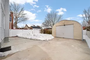 35 Barwick St, Floral Park, NY 11001 - Photo 42