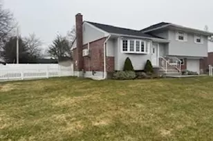 25 Alma Ln, Plainview, NY 11803 - Photo 20