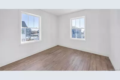 10 8th Avenue, East Rockaway, NY 11518 - Photo 14