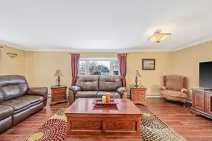 9 Norway Pine Dr, Medford, NY 11763 - Photo 6