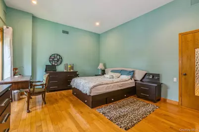 19615 Como Avenue, Hollis, NY 11423 - Photo 24