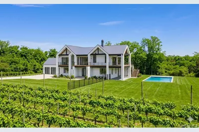 19620 Soundview Avenue, Southold, NY 11971 - Photo 2