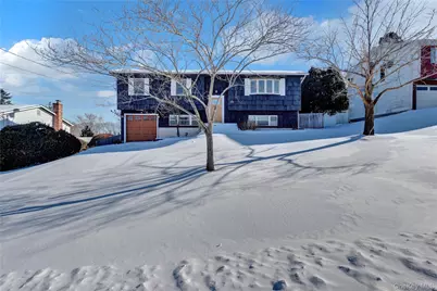 293 Avenue B, Ronkonkoma, NY 11779 - Photo 1