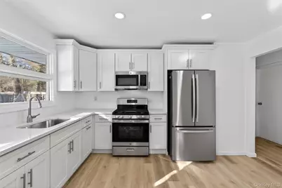 50 Oakcrest Avenue, Middle Island, NY 11953 - Photo 10