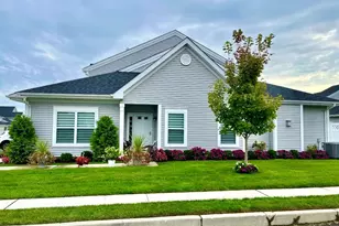 37 Willow Cir, Coram, NY 11727 - Photo 2