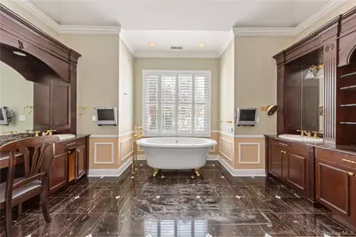 38 Stone Hill Drive S, Manhasset, NY 11030 - Photo 8