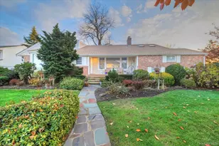 58 Allen Rd, Rockville Centre, NY 11570 - Photo 30