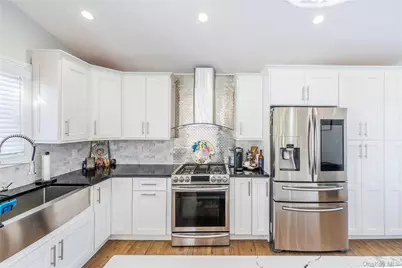 7 Dunhill Road, Manhasset Hills, NY 11040 - Photo 16