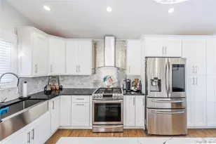 7 Dunhill Rd, Manhasset Hills, NY 11040 - Photo 16