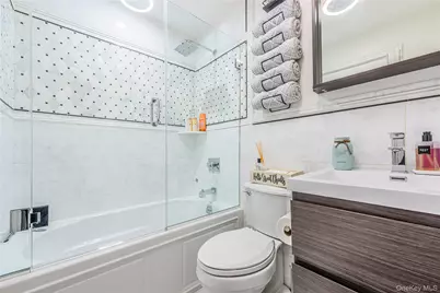 7 Dunhill Road, Manhasset Hills, NY 11040 - Photo 26