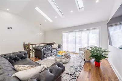 7 Dunhill Road, Manhasset Hills, NY 11040 - Photo 4