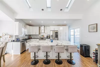 7 Dunhill Road, Manhasset Hills, NY 11040 - Photo 12