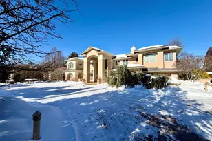 5 Glen Hill Ct, Dix Hills, NY 11746 - Photo 2