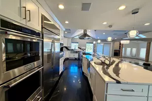 5 Glen Hill Ct, Dix Hills, NY 11746 - Photo 10