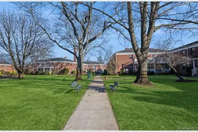 1213 E Broadway #B12, Hewlett, NY 11557 - Photo 4