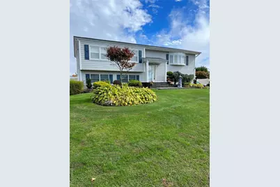 65 Gateway Drive, Copiague, NY 11726 - Photo 2