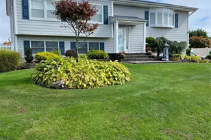 65 Gateway Dr, Copiague, NY 11726 - Photo 2