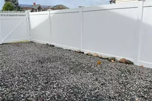 65 Gateway Dr, Copiague, NY 11726 - Photo 20