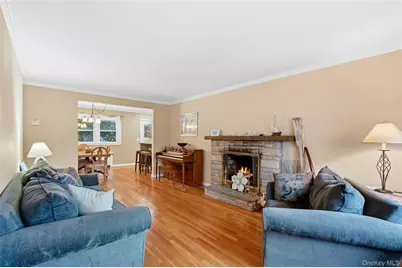 16 Newmarket Road, Syosset, NY 11791 - Photo 4