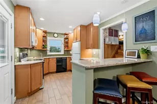 16 Newmarket Rd, Syosset, NY 11791 - Photo 12