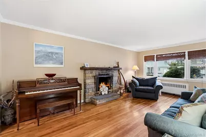 16 Newmarket Road, Syosset, NY 11791 - Photo 6