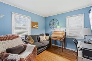 16 Newmarket Rd, Syosset, NY 11791 - Photo 16