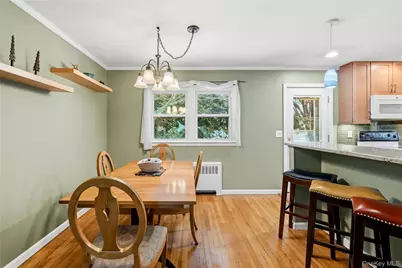 16 Newmarket Road, Syosset, NY 11791 - Photo 8