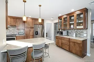 129 Stephen St, Levittown, NY 11756 - Photo 10