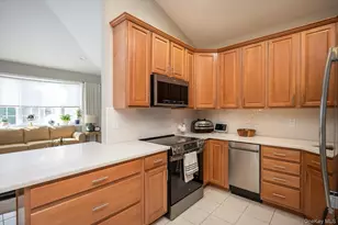 34 Sarah Ct, Amityville, NY 11701 - Photo 10