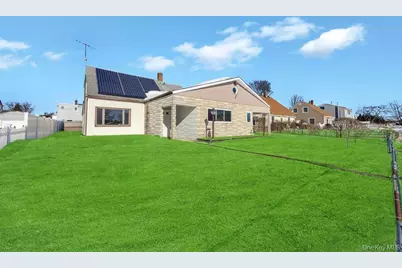 21 Clay Lane, Levittown, NY 11756 - Photo 2