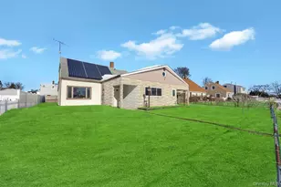 21 Clay Ln, Levittown, NY 11756 - Photo 2