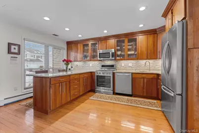 100 Baker Court #113, Island Park, NY 11558 - Photo 6