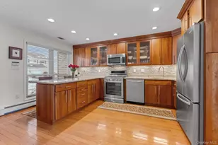 100 Baker Ct, Island Park, NY 11558 - Photo 6