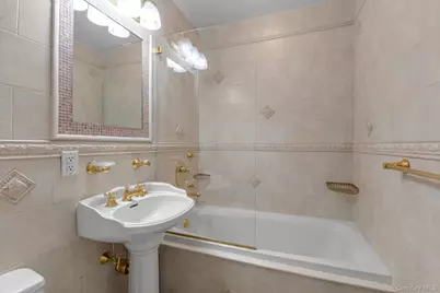 100 Baker Court #113, Island Park, NY 11558 - Photo 16