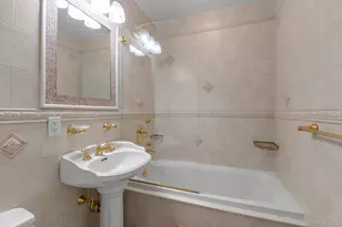 100 Baker Ct, Island Park, NY 11558 - Photo 16