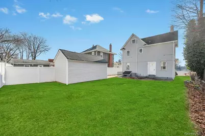297 E Columbia Street, Hempstead, NY 11550 - Photo 4