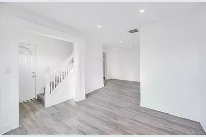 297 E Columbia Street, Hempstead, NY 11550 - Photo 8