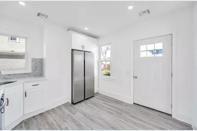 297 E Columbia Street, Hempstead, NY 11550 - Photo 16