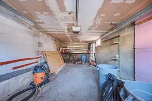 21 Valleywood Dr, Huntington Station, NY 11746 - Photo 34