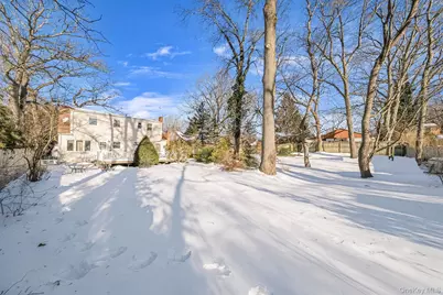 21 Valleywood Drive, Huntington Station, NY 11746 - Photo 10