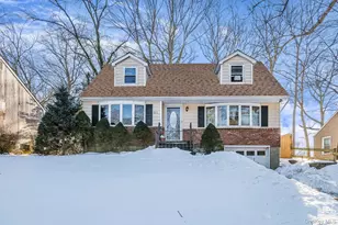 21 Valleywood Dr, Huntington Station, NY 11746 - Photo 2