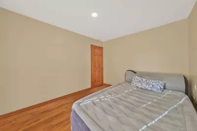 21 Valleywood Drive, Huntington Station, NY 11746 - Photo 22