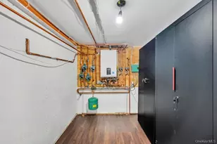 460 Roquette Ave, Floral Park, NY 11001 - Photo 36